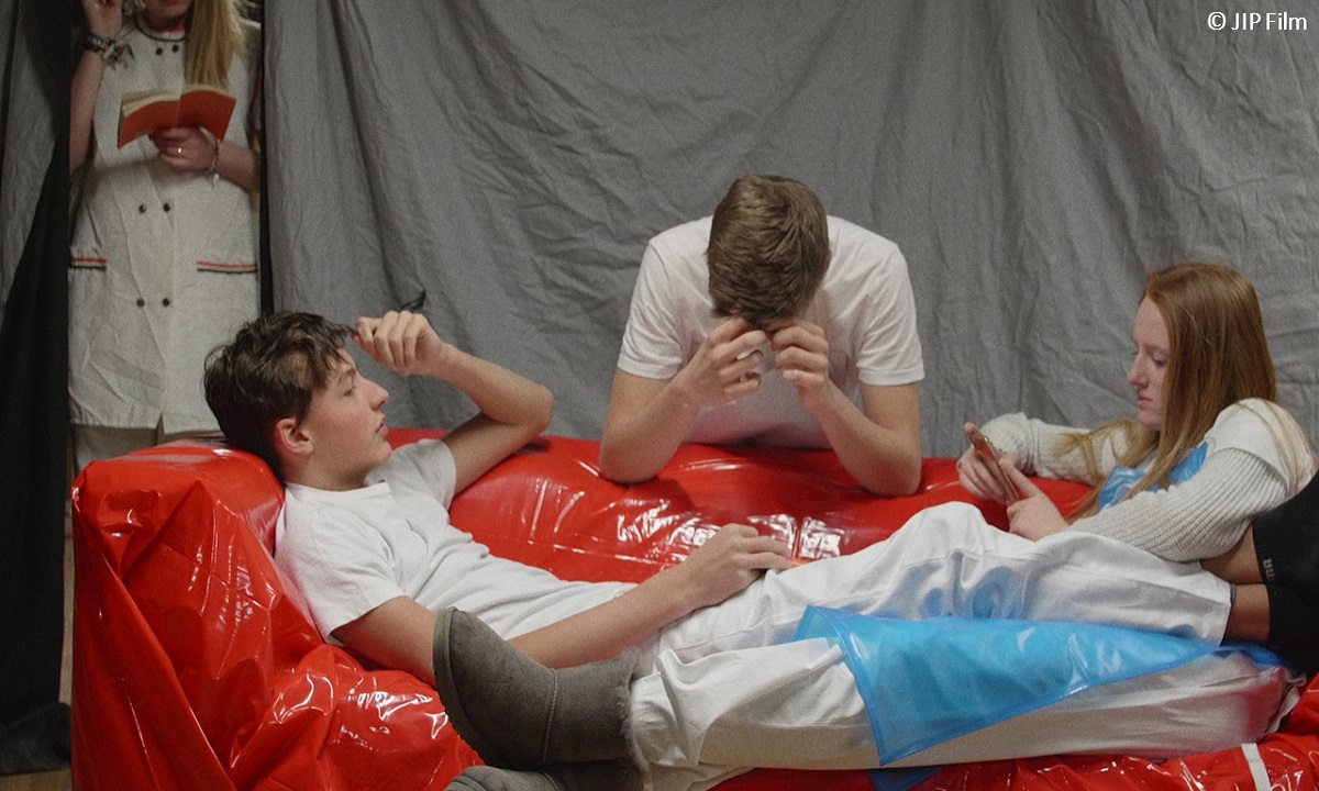 Preis der Deutschenfilmkritik 2021 würdigt "Regeln am Band, bei hoher Geschwindigkeit"