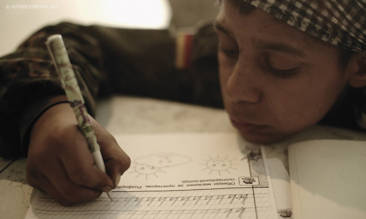 Filmstill aus dem Dokumentarfilm Outside (by CPH DOX2022)