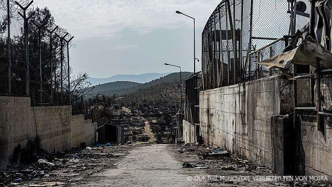 DOK fest Munich: Filmstill aus "Die Verurteilten von Moria", leere Straße