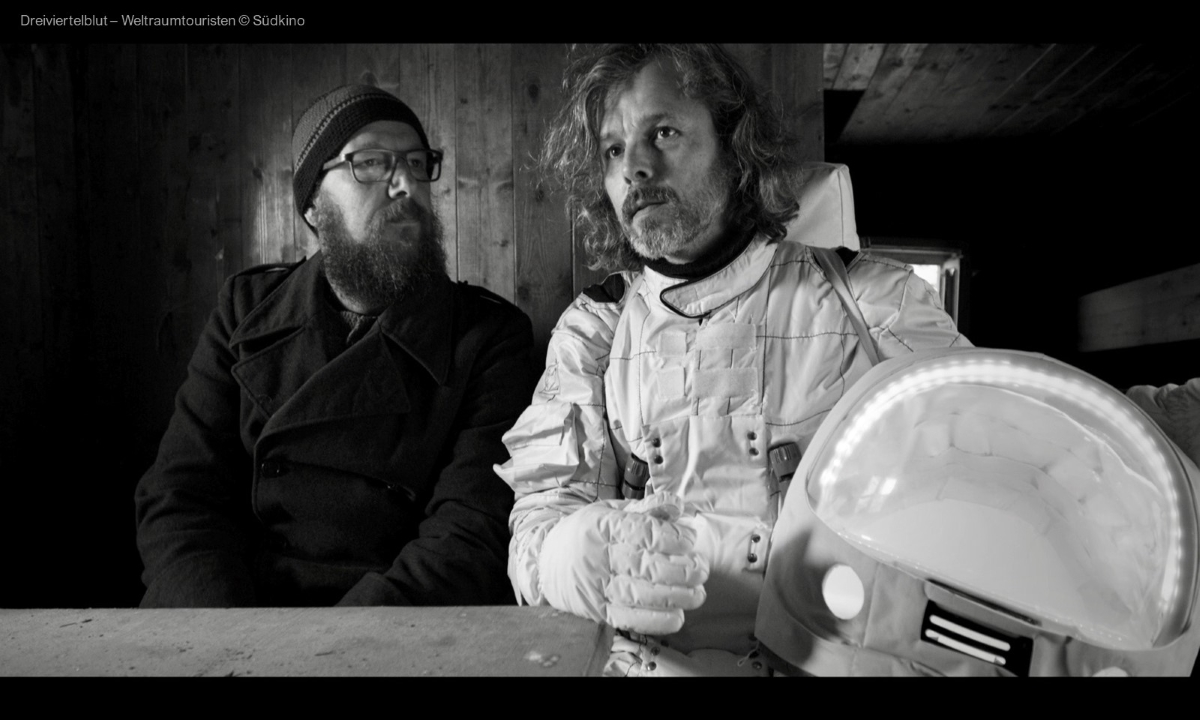 Die beiden Musiker von "Dreiviertelblut". Filmstill aus "Dreiviertelblut - Weltraumtouristen" by Suedkino