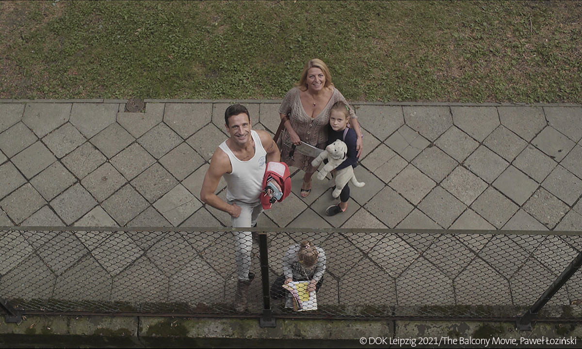 Familie aus Polen in "The Balcony Movie" auf dem DOK Leipzig 2021