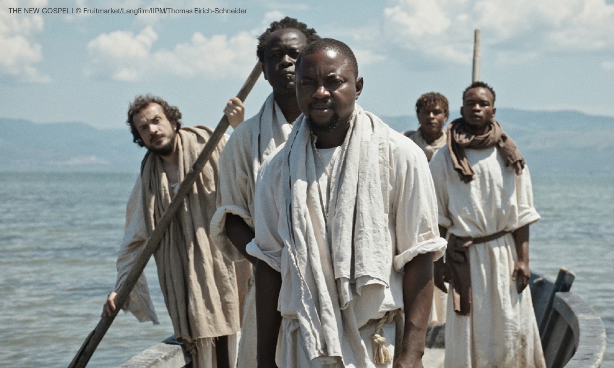 Filmstill aus "Das neue Evangelium": Apostel auf einem Boot. (c) Fruitmarket Langfilm IIPM Thomas Eirich Schneider