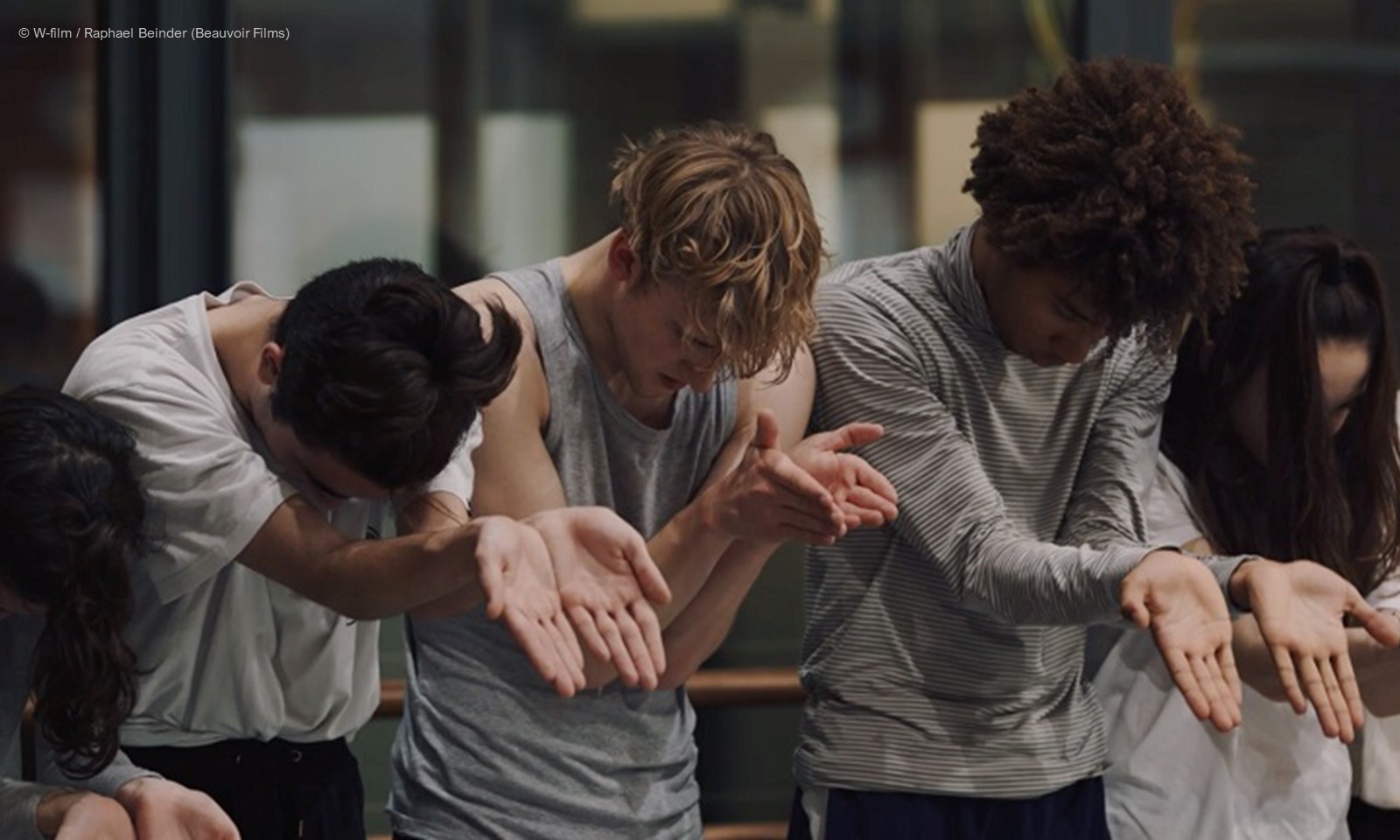 13 wfilm diekunstderstille pressebild by W film Raphael Beinder Beauvoir Films