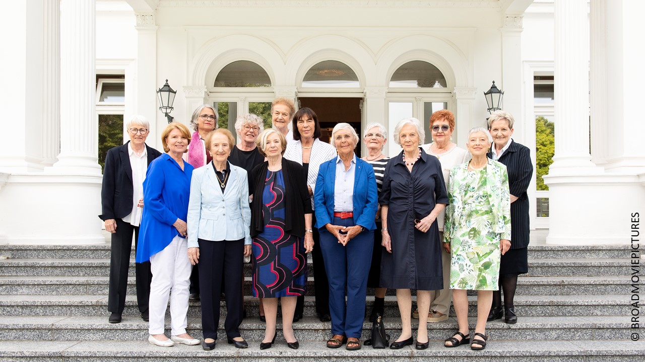 04 die unbeugsamen AnnetteEtges c BROADVIEWPICTURES Gruppe 0002 web