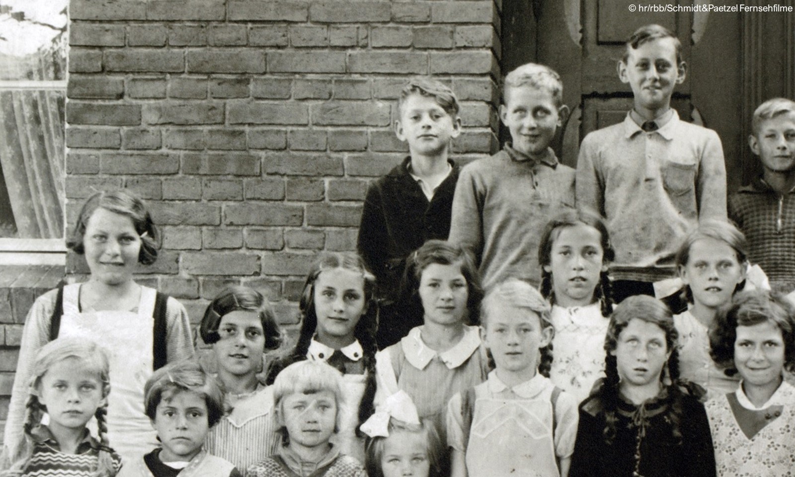 1 Vernichtet eine Familiengeschichte a d Holocaust c HR RBB SchmidtPaetzel Fernsehfilme bearbeitet