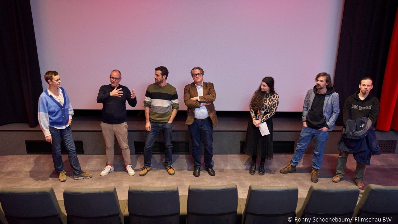 Filmgespraech Die Spur des Geldes Foto Ronny SchoenebaumFilmschau BW