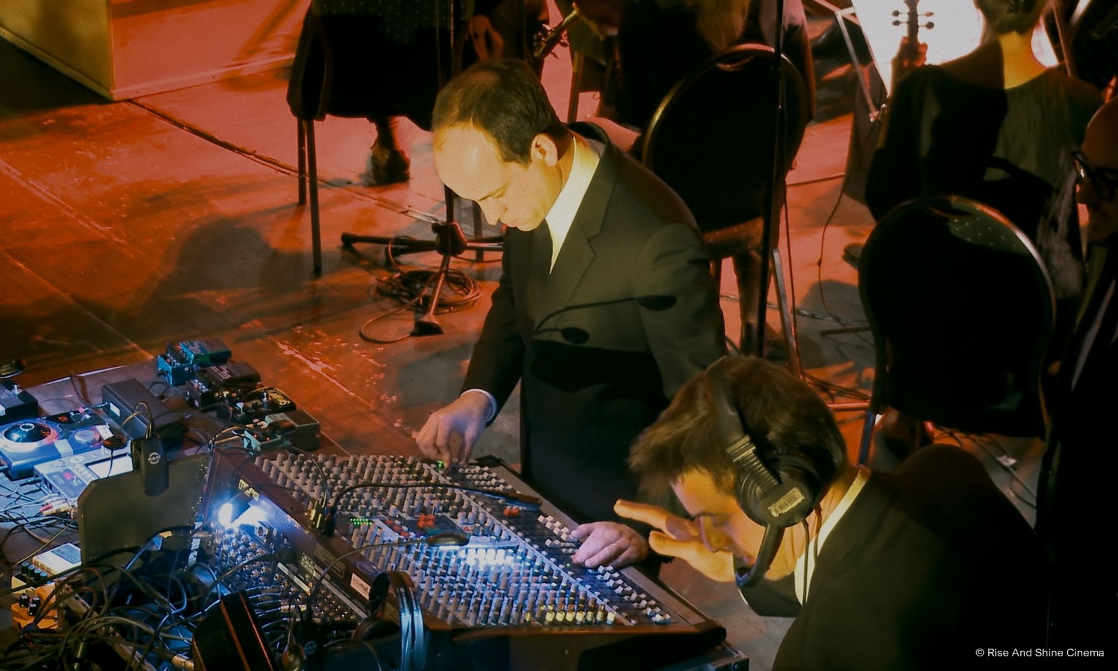 ASymphonyOfNoise Filmstill 04 bearb RiseAndShineCinema