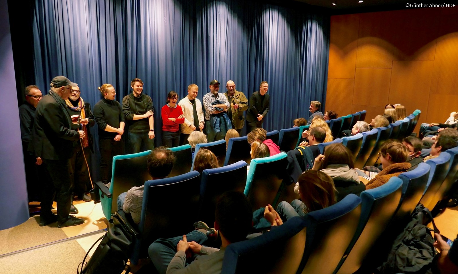 DOK Premiere Schattenkind BollwerkStuttgart StefanPaulvomArsenal GünterMoritz MonikaAngler Max PeterHeyne GoggoGensch AndyReiner JoMueller DirkMaassenKomponist byGuentherAhner HDF web1200x700