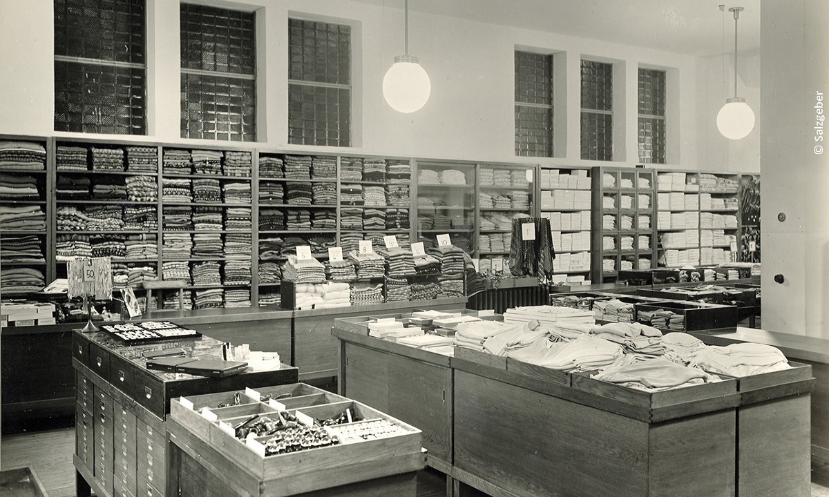 Das Schocken Kaufhaus von Gründer Salman Schocken zieht die Arbeiterklasse an in 20er Jahre