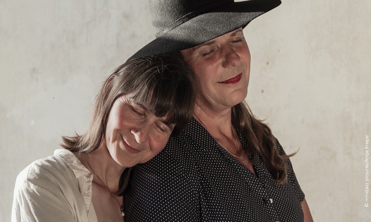 Trans i Got Life Frau Oberst Landsteiner mit Ehefrau c mindjazzpictures Foto AntjeKröger web