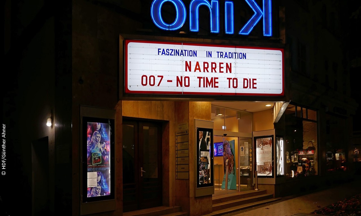 DOK Premiere Narren Stuttgart Delphi Kino Außen c Günther Ahner HDF