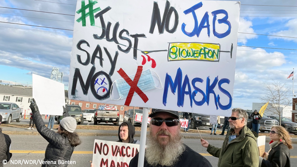 Plakat eines Impfgegeners
