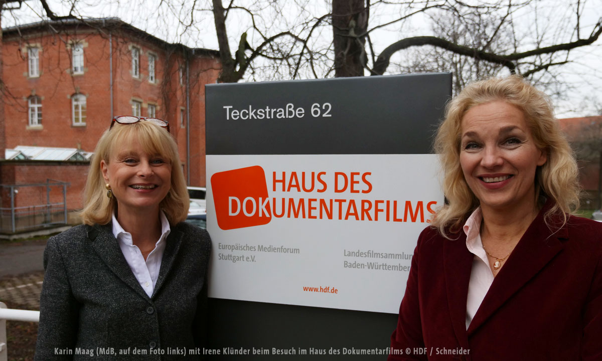 Karin Maag (MdB, auf dem Foto links) mit Irene Klünder beim Besuch im Haus des Dokumentarfilms © HDF / Schneider