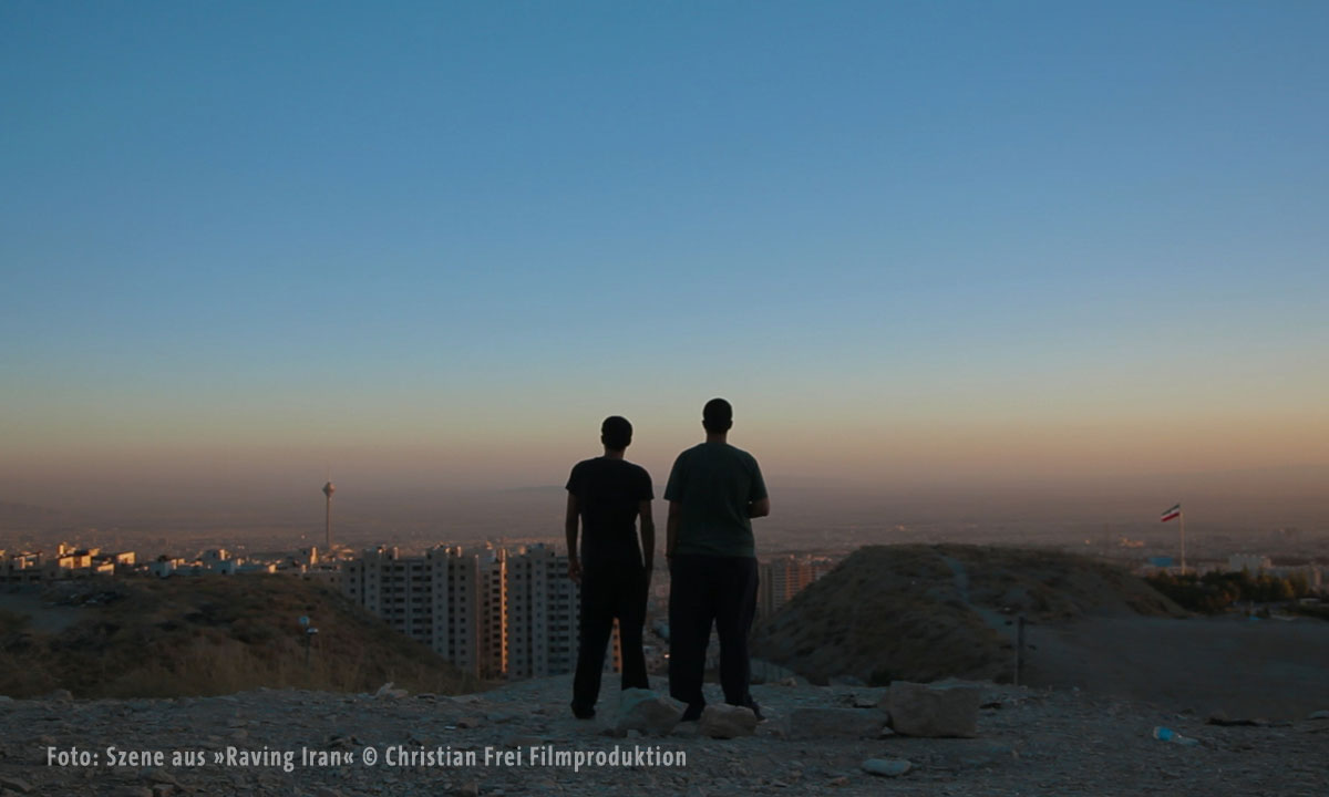 Foto: Szene aus »Raving Iran« © Christian Frei Filmproduktion